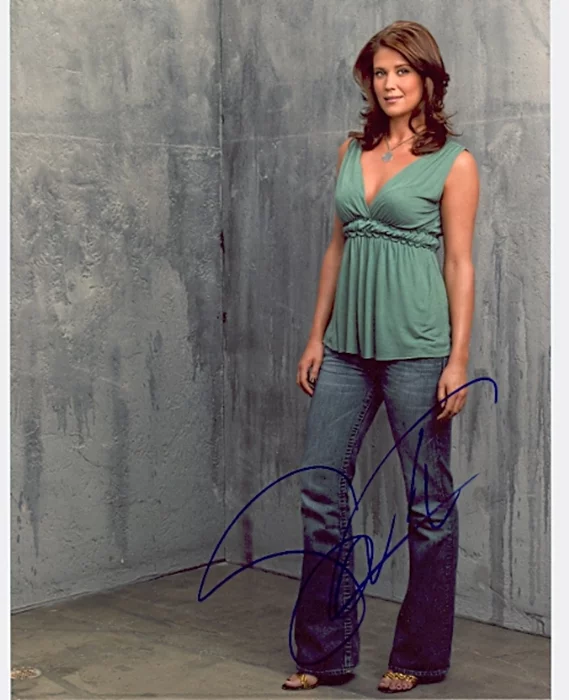 Sarah Lancaster autograph