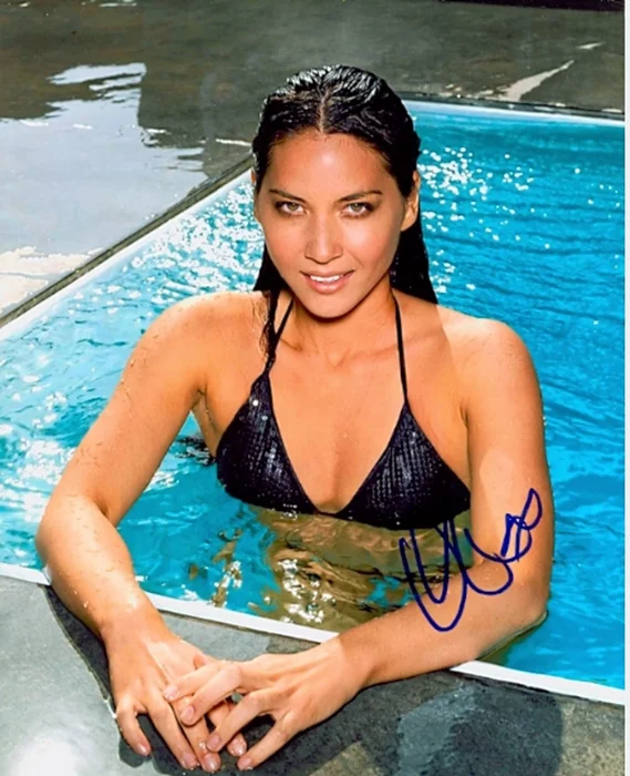 Olivia Munn autograph