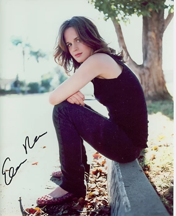 Elizabeth Reaser autograph