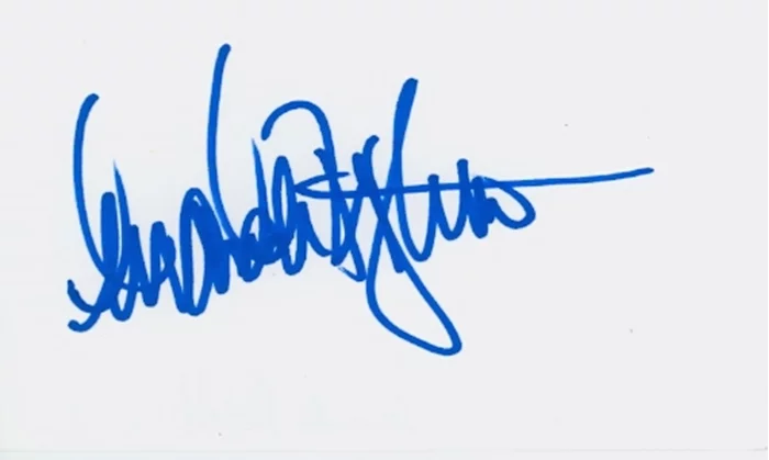 Amanda Righetti autograph