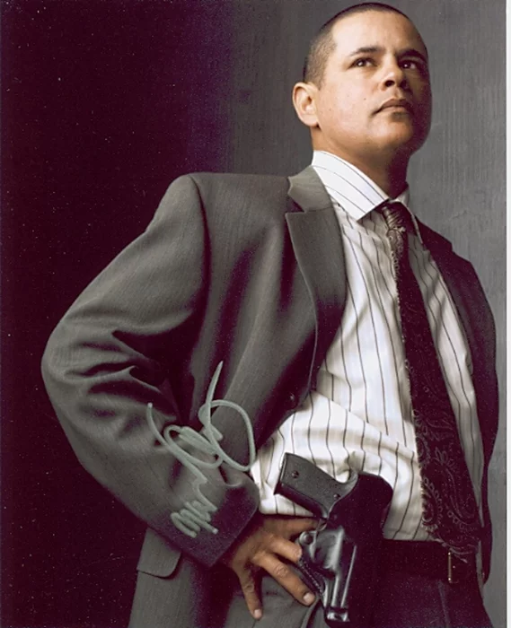 Raymond Cruz autograph