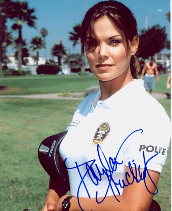 Paula Trickey autograph