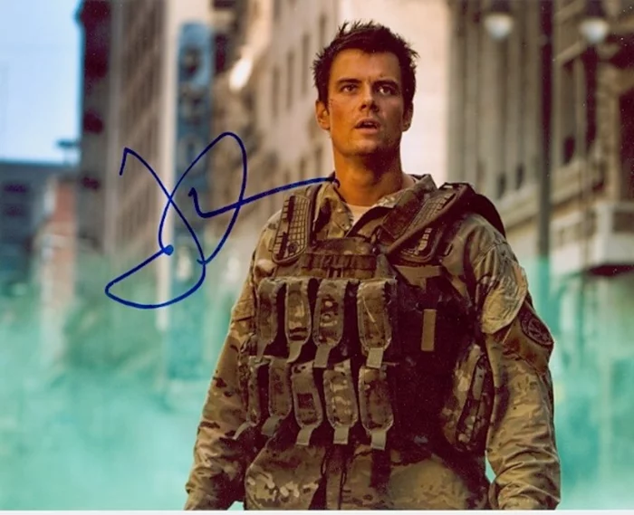 Josh Duhamel autograph