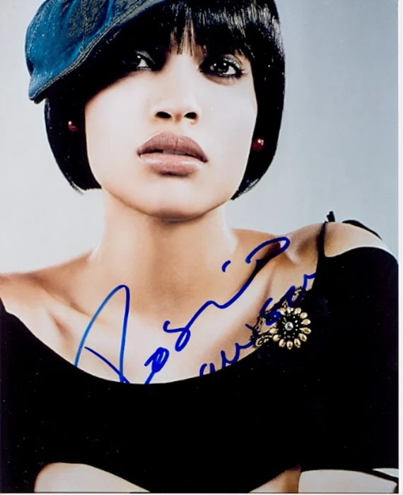 Rosario Dawson autograph