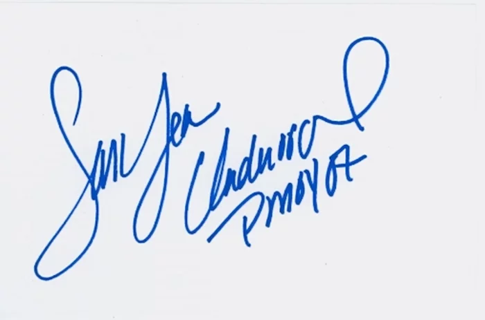 Sara Jean Underwood autograph