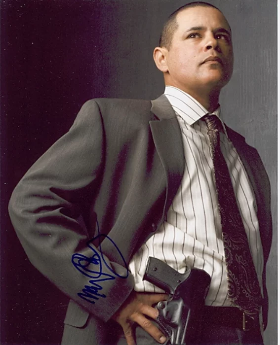 Raymond Cruz autograph