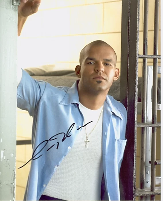 Amaury Nolasco autograph