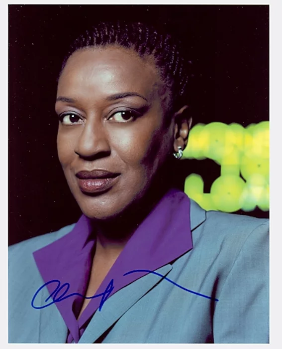 CCH Pounder autograph