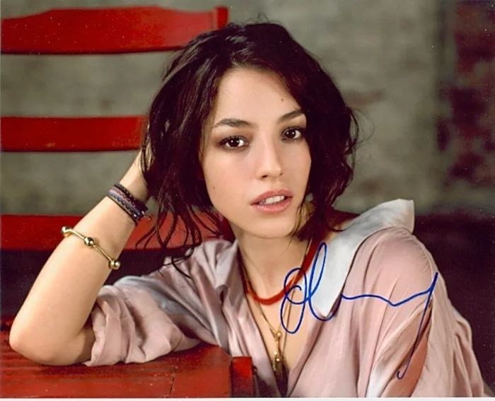 Olivia Thirlby autograph