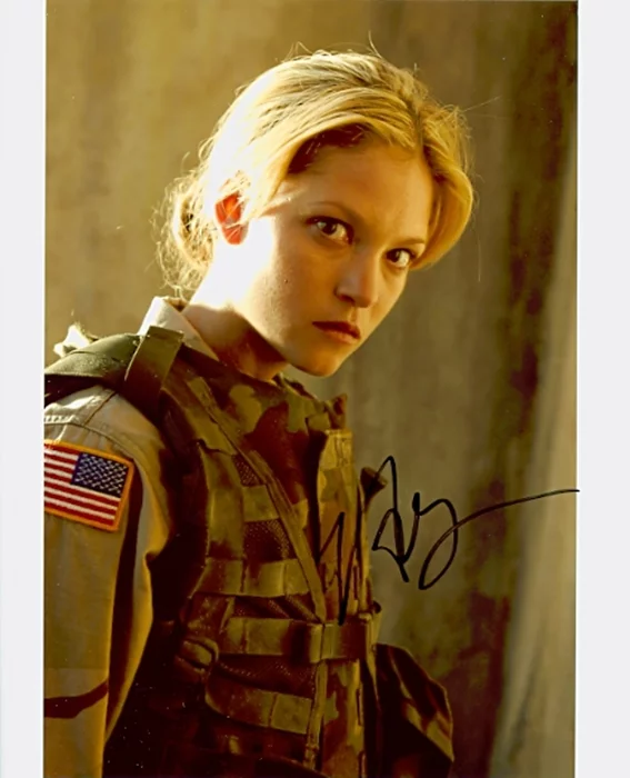 Nicki Aycox autograph