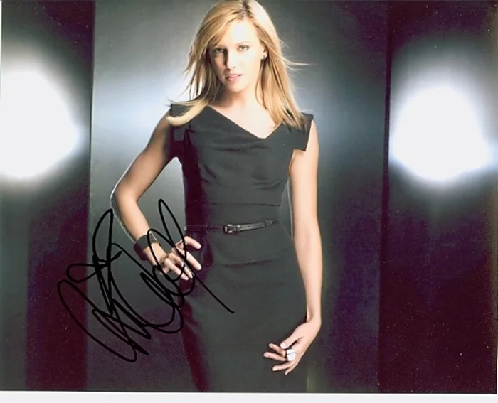 Katie Cassidy autograph
