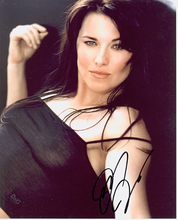 Lucy Lawless autograph