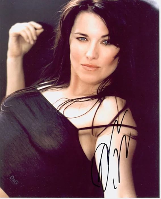 Lucy Lawless autograph