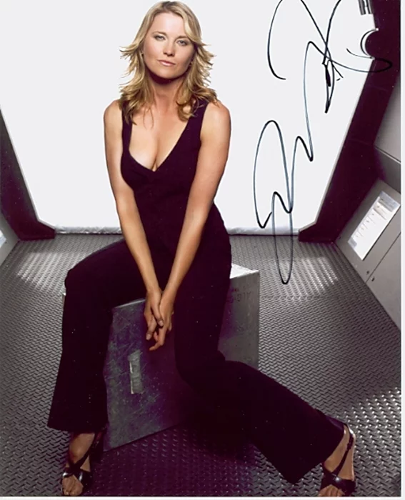 Lucy Lawless autograph