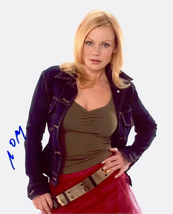 Gail O'Grady autograph