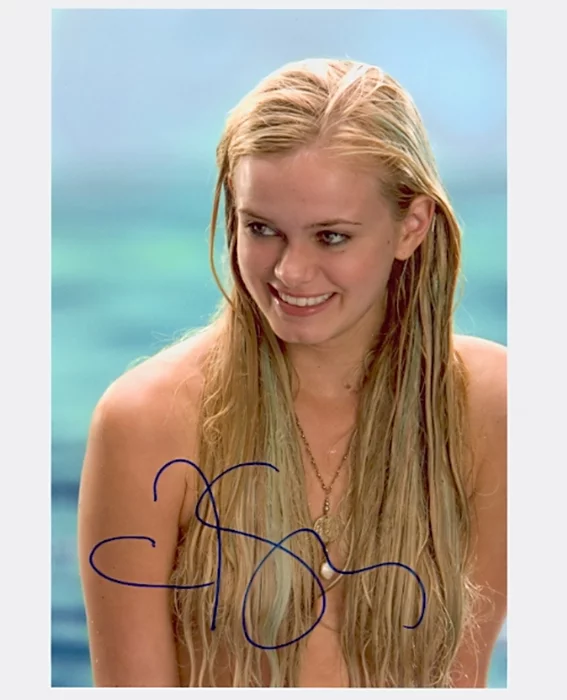 Sara Paxton autograph