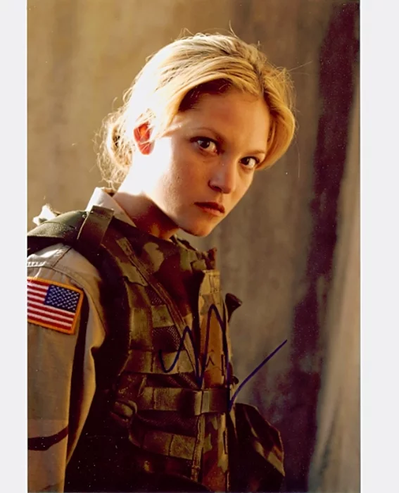 Nicki Aycox autograph