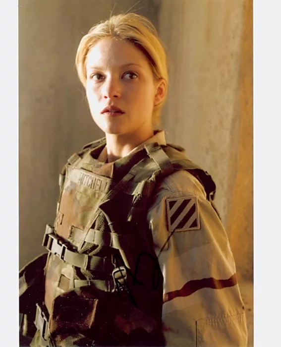 Nicki Aycox autograph