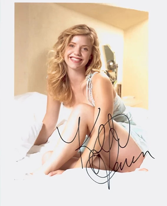 Kelli Garner autograph