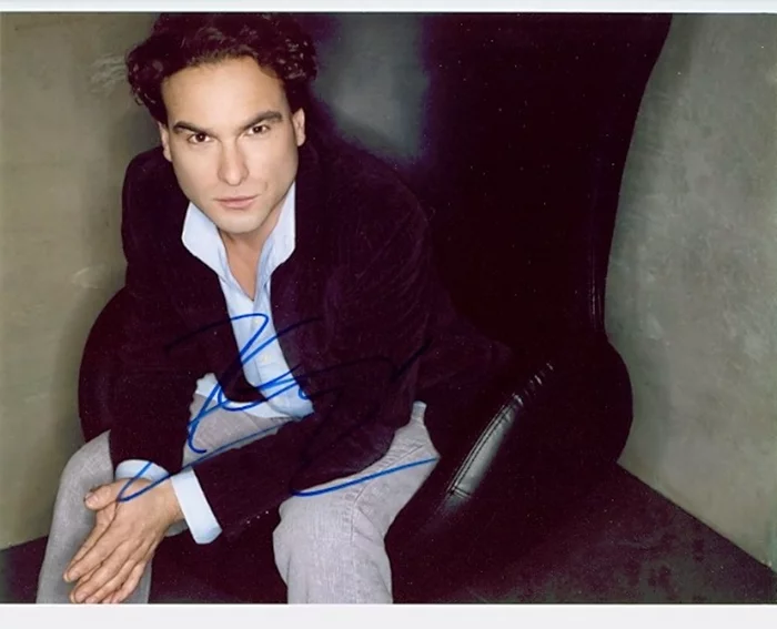 Johnny Galecki autograph
