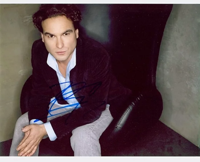 Johnny Galecki autograph
