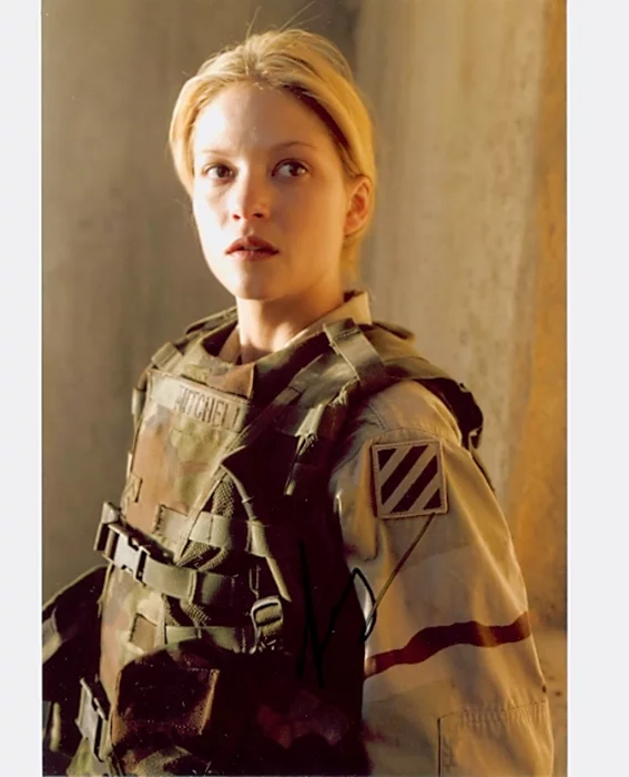 Nicki Aycox autograph