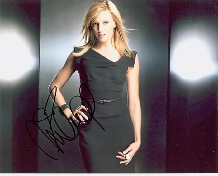 Katie Cassidy autograph