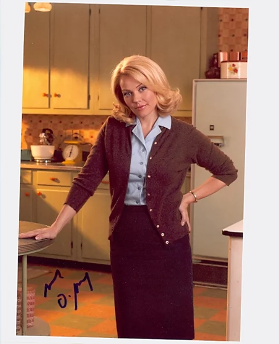 Gail O'Grady autograph