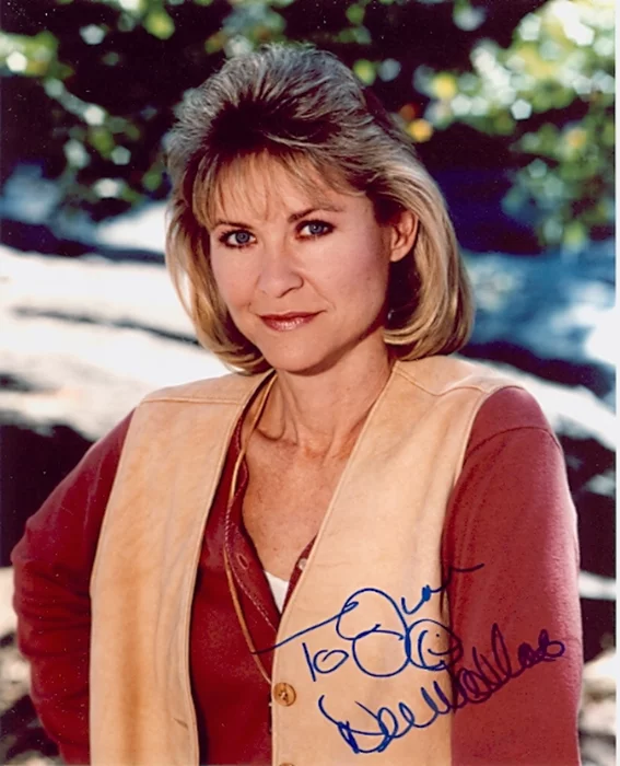 Dee Wallace autograph