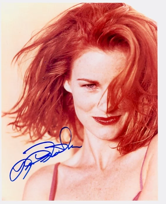 Laura Leighton autograph