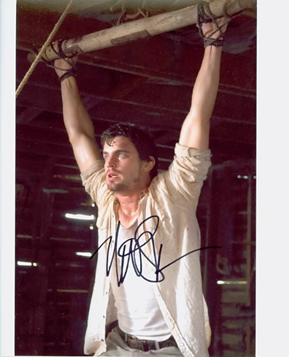 Matthew Bomer autograph