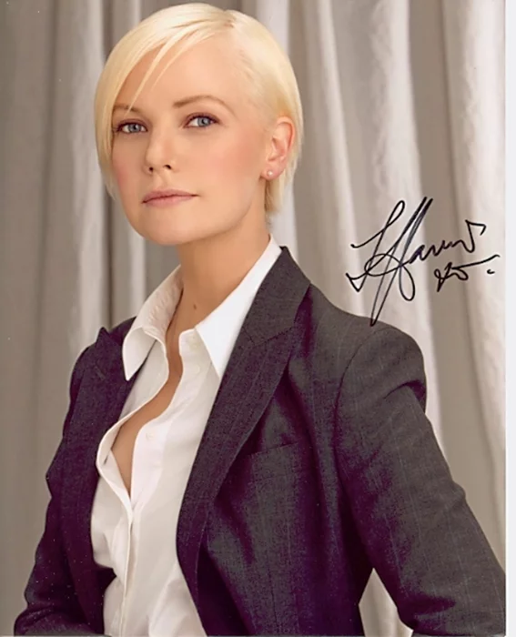 Laura Harris autograph