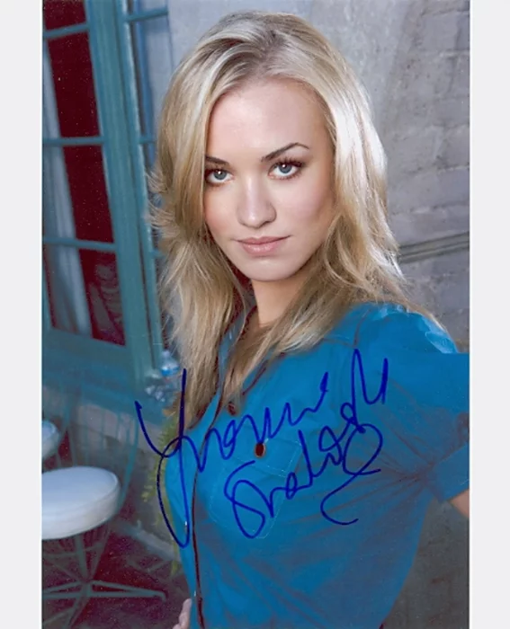 Yvonne Strahovski autograph