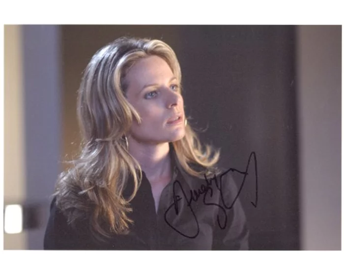 Jessalyn Gilsig autograph