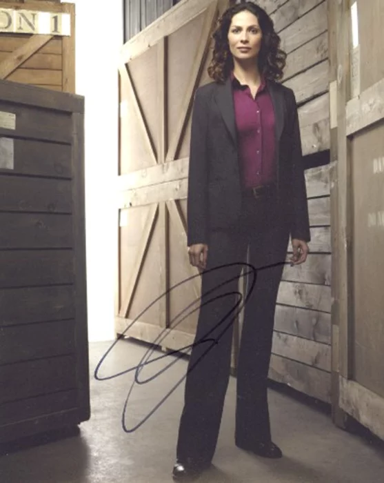 Joanne Kelly autograph