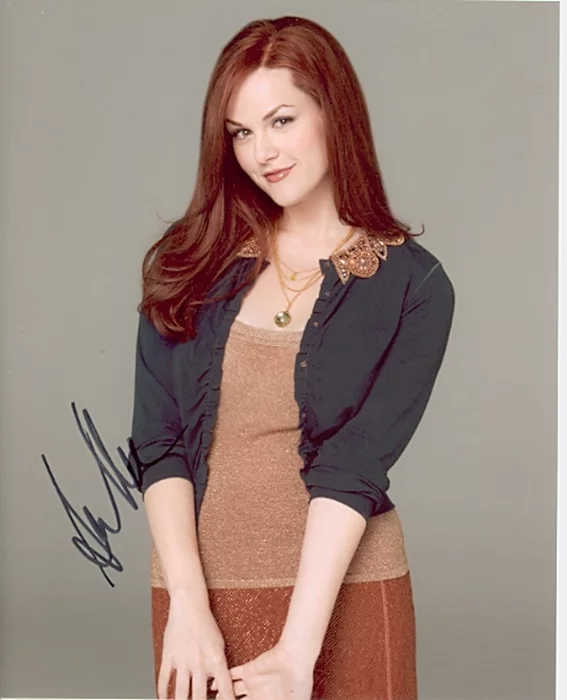Sara Rue autograph