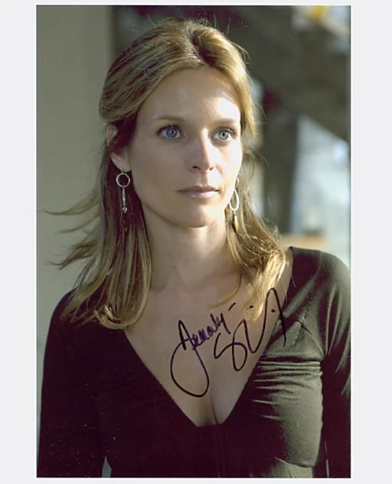 Jessalyn Gilsig autograph