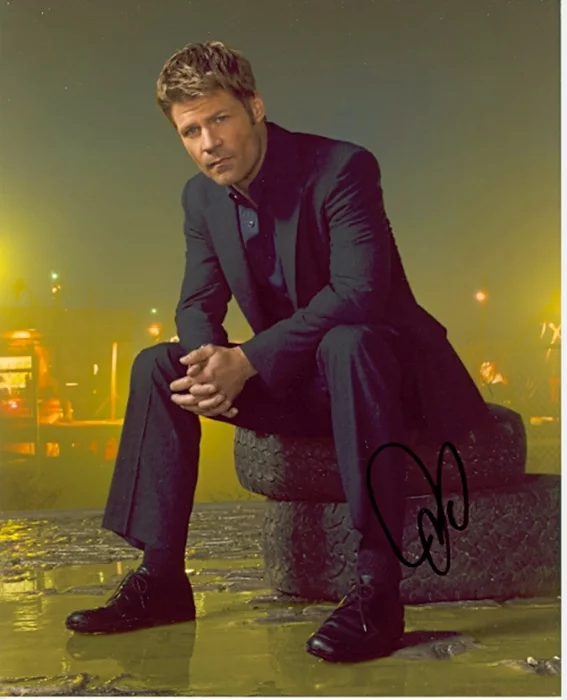 Joel Gretsch autograph