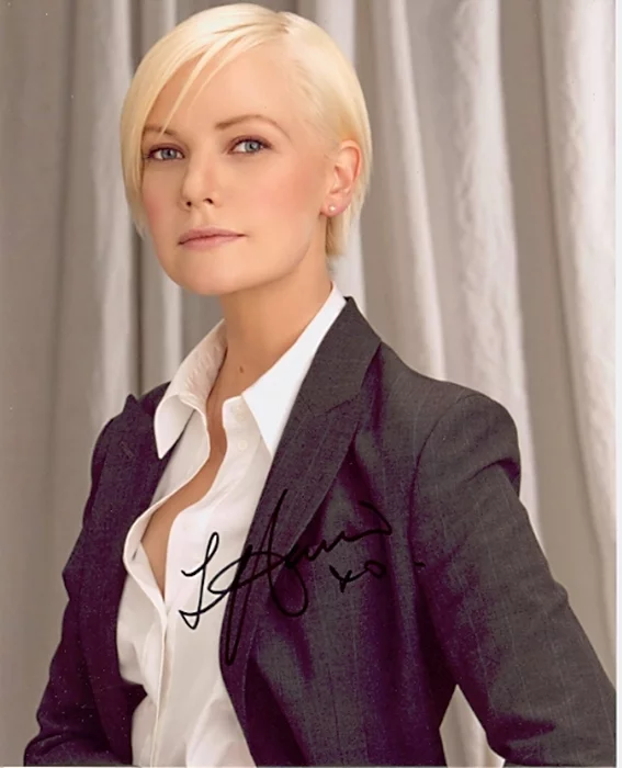Laura Harris autograph