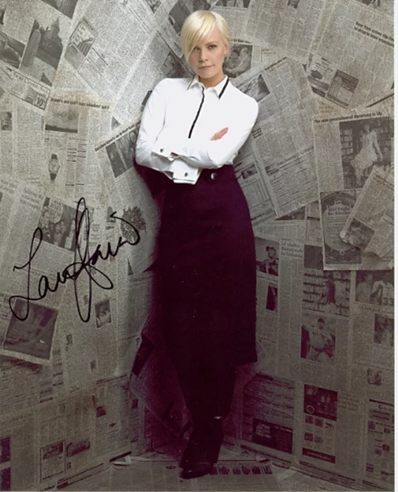 Laura Harris autograph