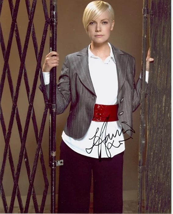 Laura Harris autograph