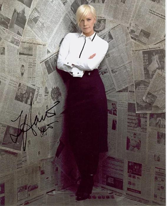 Laura Harris autograph