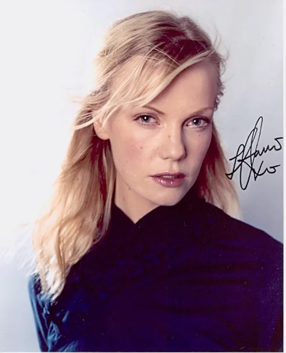 Laura Harris autograph