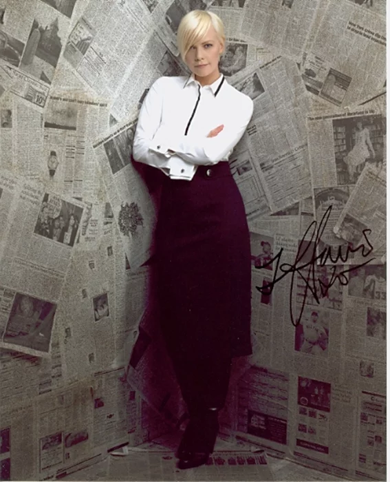 Laura Harris autograph