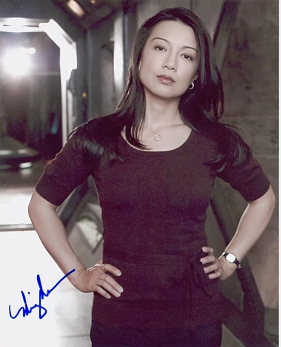 Ming-Na Wen autograph