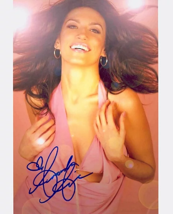 Amanda Avila autograph