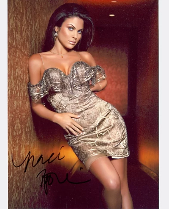 Nadia Bjorlin autograph