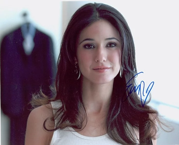 Emmanuelle Chriqui autograph