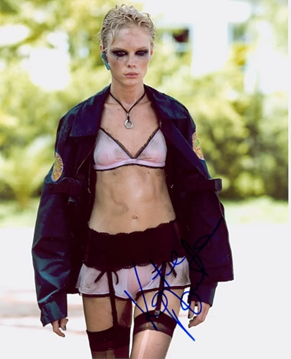 Kate Nauta autograph