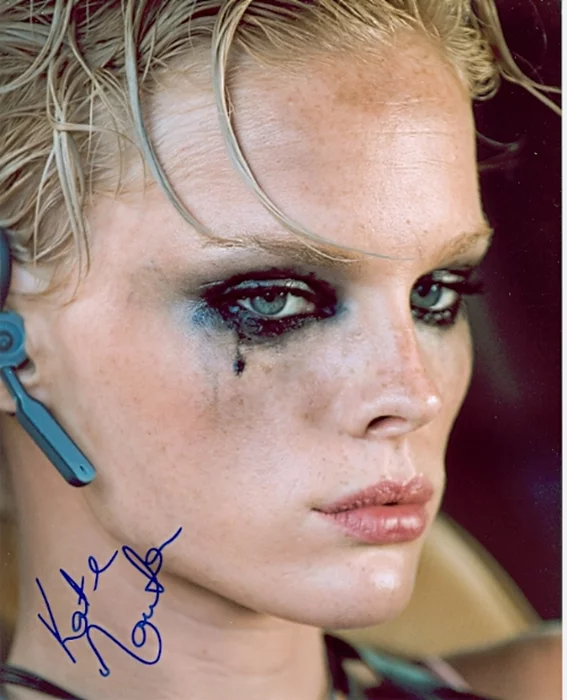Kate Nauta autograph
